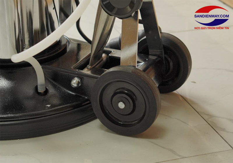 Bánh xe giúp việc di chuyển trở nên dễ dàng hơn